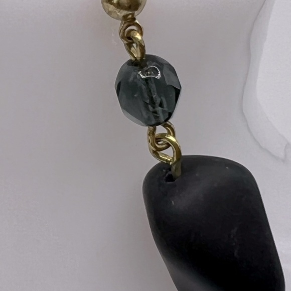BLACK Stone‎ Dangle Pierced Gold Toned Post Earrings - Picture 2 of 6